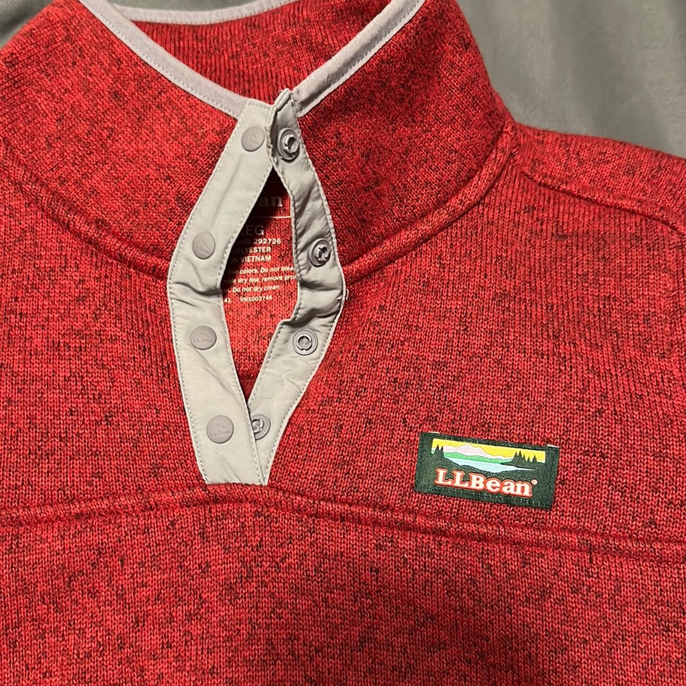 Ll bean red pullover. Brand new. Never worn size medium